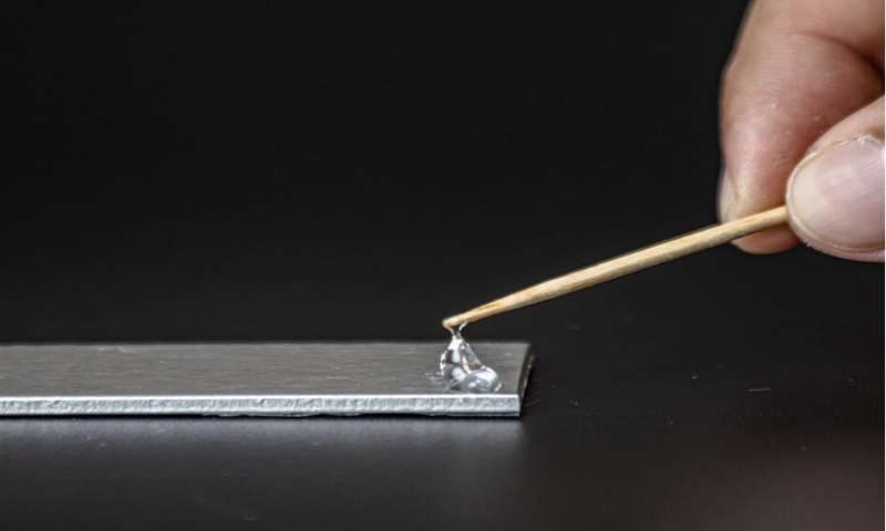 ゼリー状の瞬間接着剤